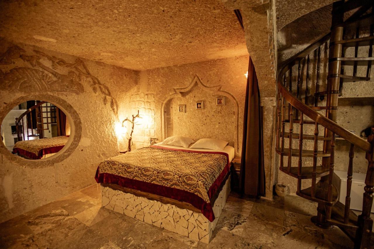 Oread Cave 3*