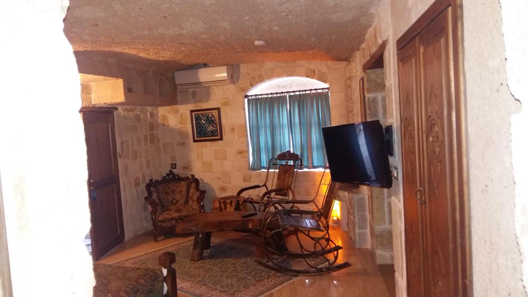 Hotel Oread Cave